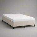 Lit double rembourré en tissu beige avec matelas et pieds en métal noirs, couchage 140 × 190 cm, dimensions 196 × 146 × 52 cm